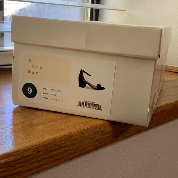 A New Day strappy healed sandal - Picture 3 of 5